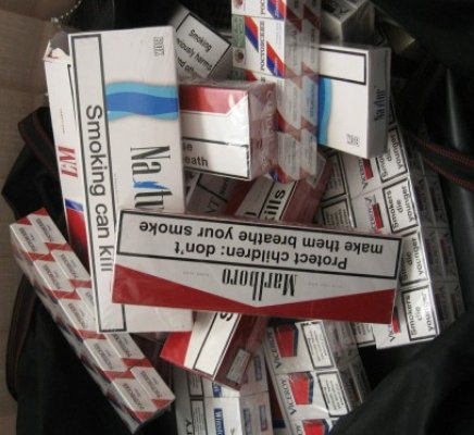 Bişniţarii care vând ţigarete în Tomis Nord, sancţionaţi de poliţişti